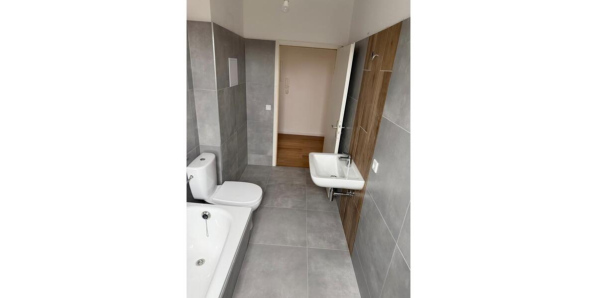 Dachgeschoßwohnung Görlitz - 1 Zimmer, 50 m&sup2;, 300&euro; | Angebot:25454583