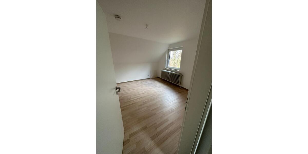 Dachgeschoßwohnung Oldendorf - 3 Zimmer, 90 m&sup2;, 810&euro; | Angebot:25944740