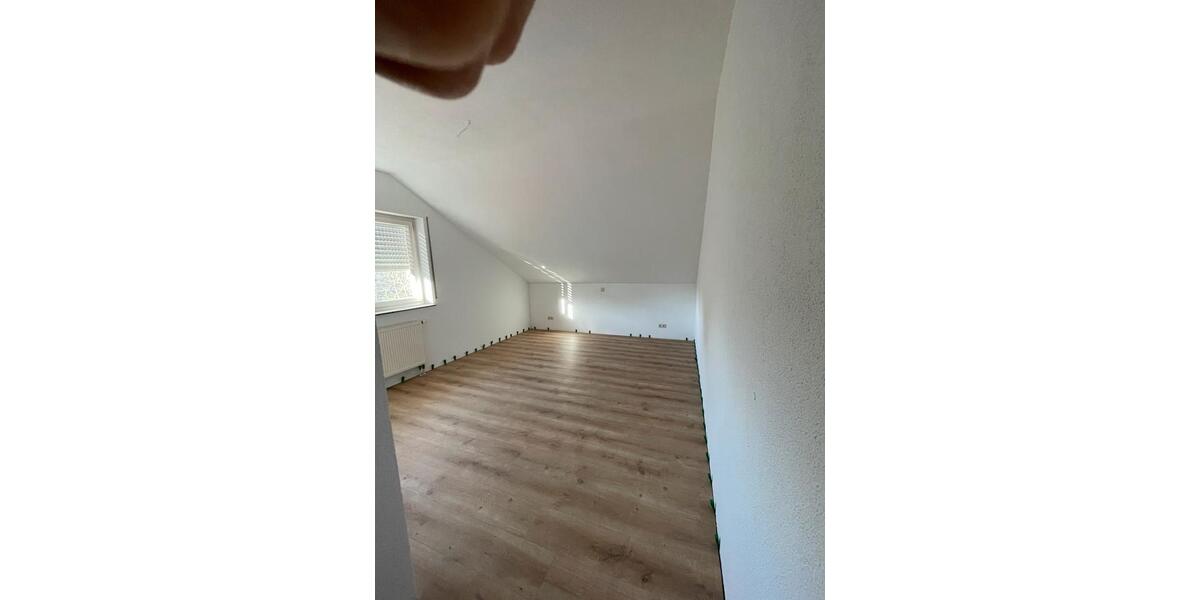 Etagenwohnung Limburg an der Lahn Eschhofen - 4 Zimmer, 135 m&sup2;, 1.350&euro; | Angebot:25297876