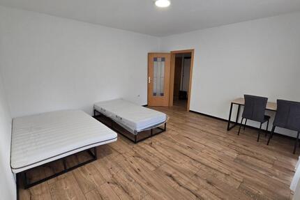 Geräumiges 22qm möbliertes Zimmer mit eigenem Balkon - Berlin-Spa zimmer