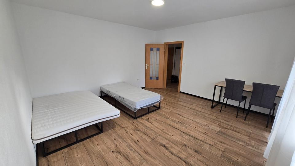 Geräumiges 22qm möbliertes Zimmer mit eigenem Balkon - Berlin-Spa zimmer