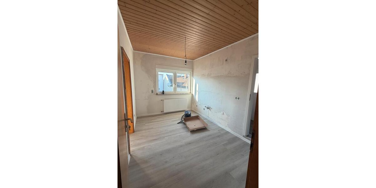 Etagenwohnung Staufenberg - 5 Zimmer, 130 m&sup2;, 1.200&euro; | Angebot:25843146