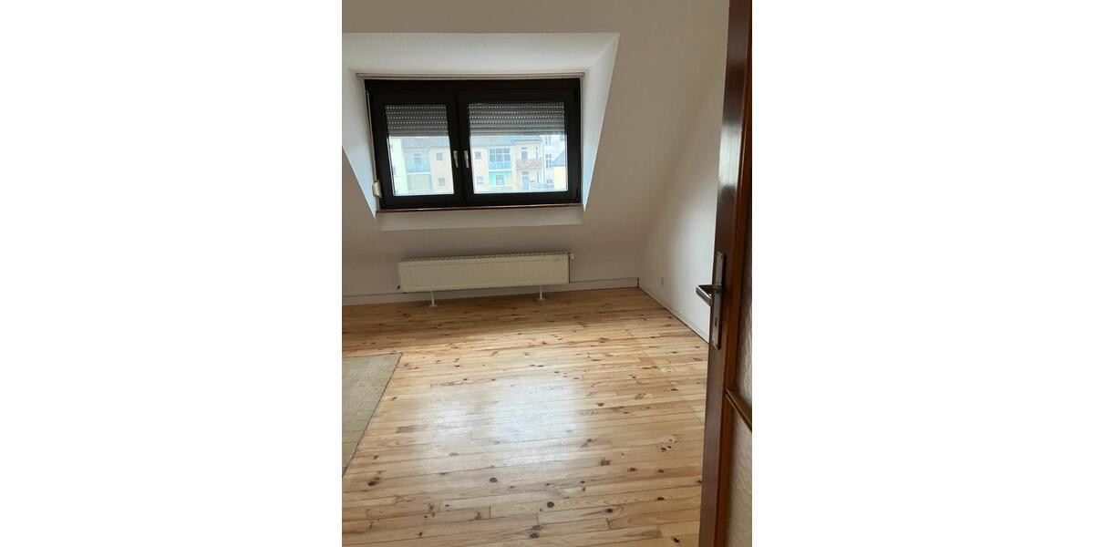 Dachgeschoßwohnung Saarbrücken West - 3 Zimmer, 72 m&sup2;, 650&euro; | Angebot:26336217