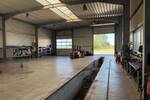 360 m² Warmhalle mit 3 Sektionaltoren, Werkstattgrube, Waschplatz m. Ölabscheider u. Fußbodenheizung zimmer