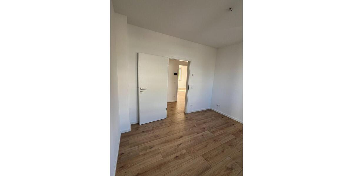 Kernsanierte 3 Zimmer-Wohnung mit Balkon in zentraler Lage 3 zimmer