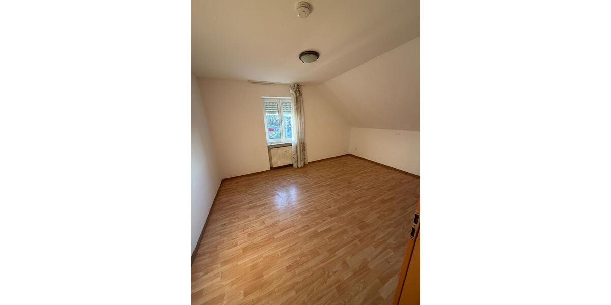 Dachgeschoßwohnung Nittenau - 2 Zimmer, 70 m&sup2;, 700&euro; | Angebot:25309041