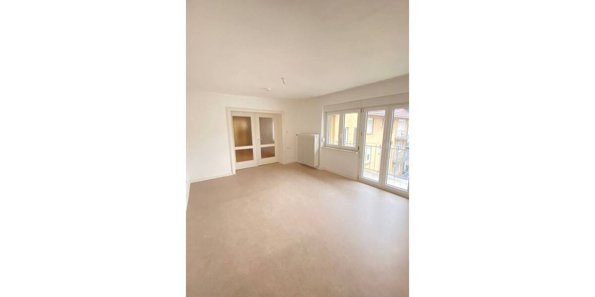 Etagenwohnung Saarbrücken St Johann - 3 Zimmer, 100 m&sup2;, 800&euro; | Angebot:26420001