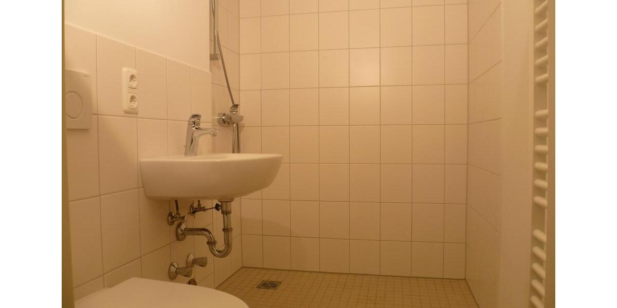 ***TOP modernisierte Wohnung mit Balkon und ebenerdiger Dusche*** 2 zimmer