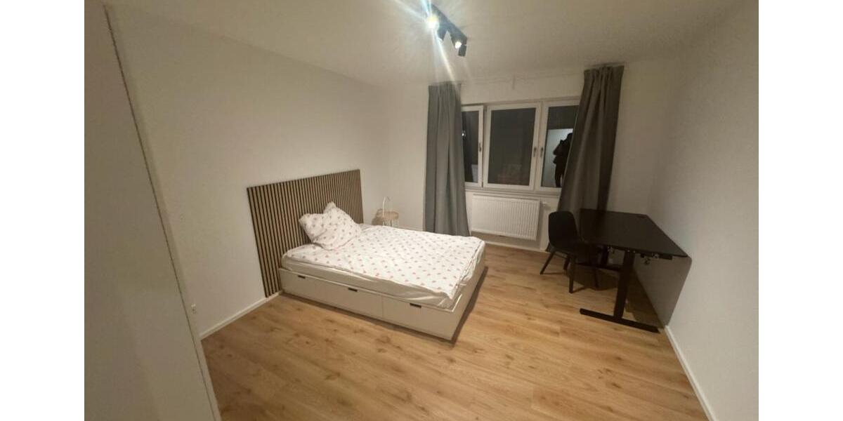 WG-Zimmer in zentraler Lage – direkt am U-Bahnhof Goethestraße (N 4 zimmer