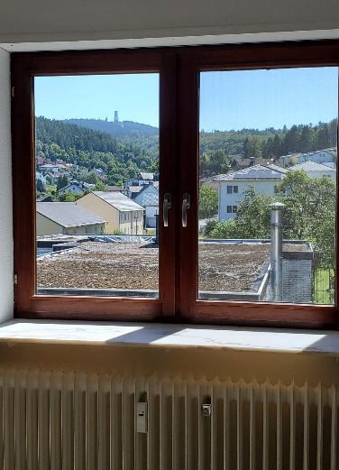 Großzügige 3-Zimmer-DG-Wohnung mit Einbauküche zimmer