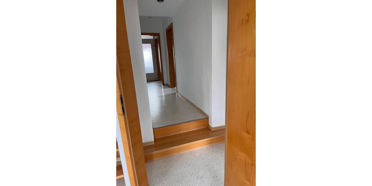 Dachgeschoßwohnung Lingen (Ems) - 3 Zimmer, 84 m&sup2;, 865&euro; | Angebot:26615506
