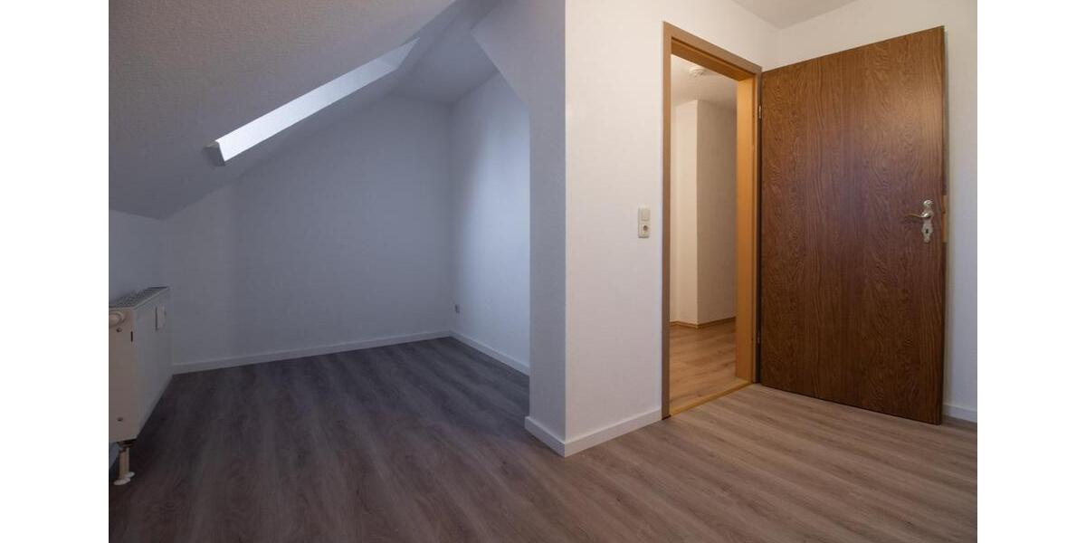 Dachgeschoßwohnung Reichenbach im Vogtland - 4 Zimmer, 77 m&sup2;, 420&euro; | Angebot:24591201