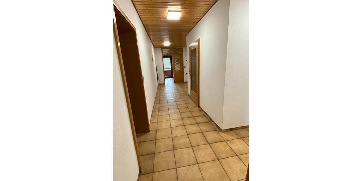 Erdgeschoßwohnung Kirchberg an der Jagst - 3 Zimmer, 140 m&sup2;, 1.100&euro; | Angebot:26623414