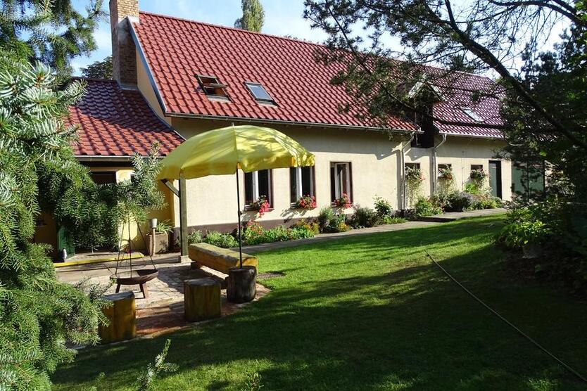großes Haus im Grünen (als Wochenend-WG, Seminar oder Gewerbe)