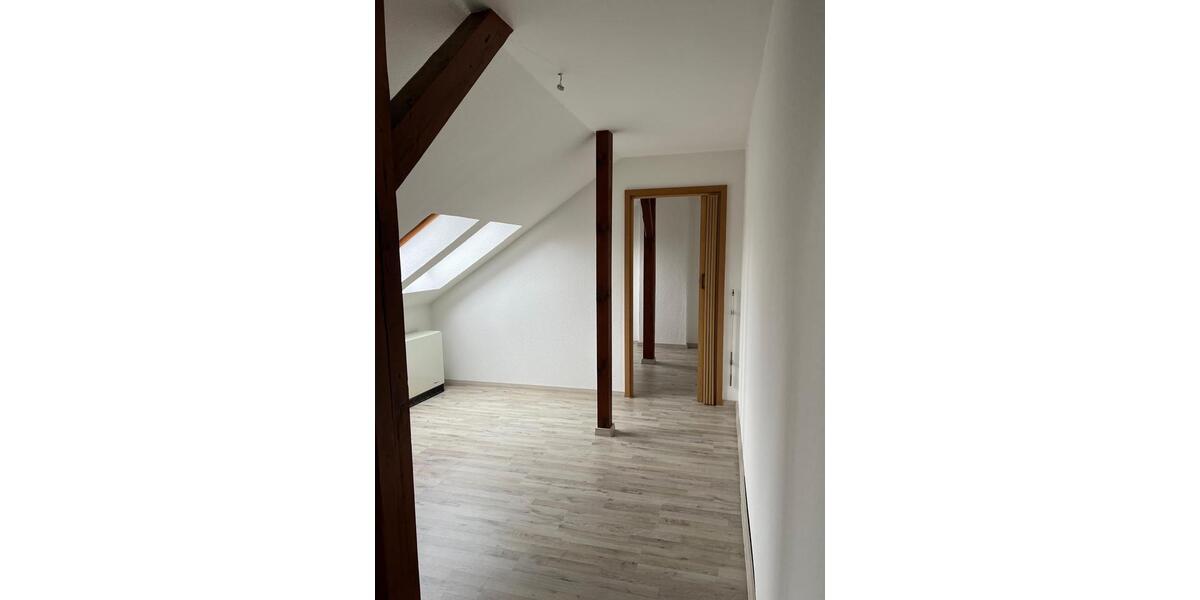 Dachgeschoßwohnung Riesa - 2.5 Zimmer, 66 m&sup2;, 600&euro; | Angebot:25056544