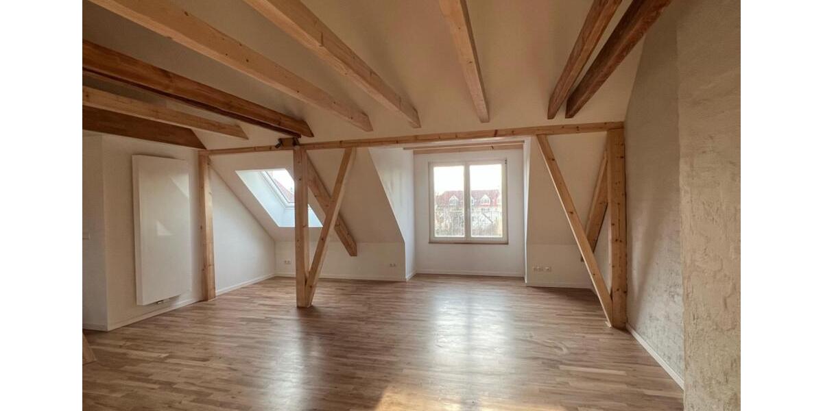 Dachgeschoßwohnung Lauta - 2 Zimmer, 80 m&sup2;, 700&euro; | Angebot:26623864