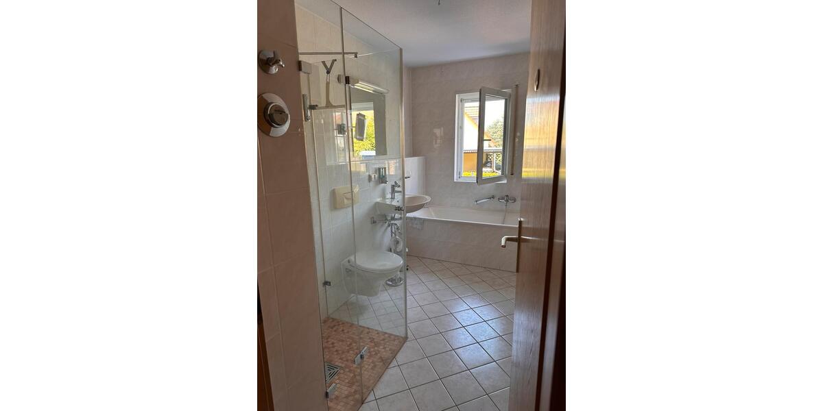 Erdgeschoßwohnung Hoyerswerda - 3 Zimmer, 85 m&sup2;, 900&euro; | Angebot:24729924