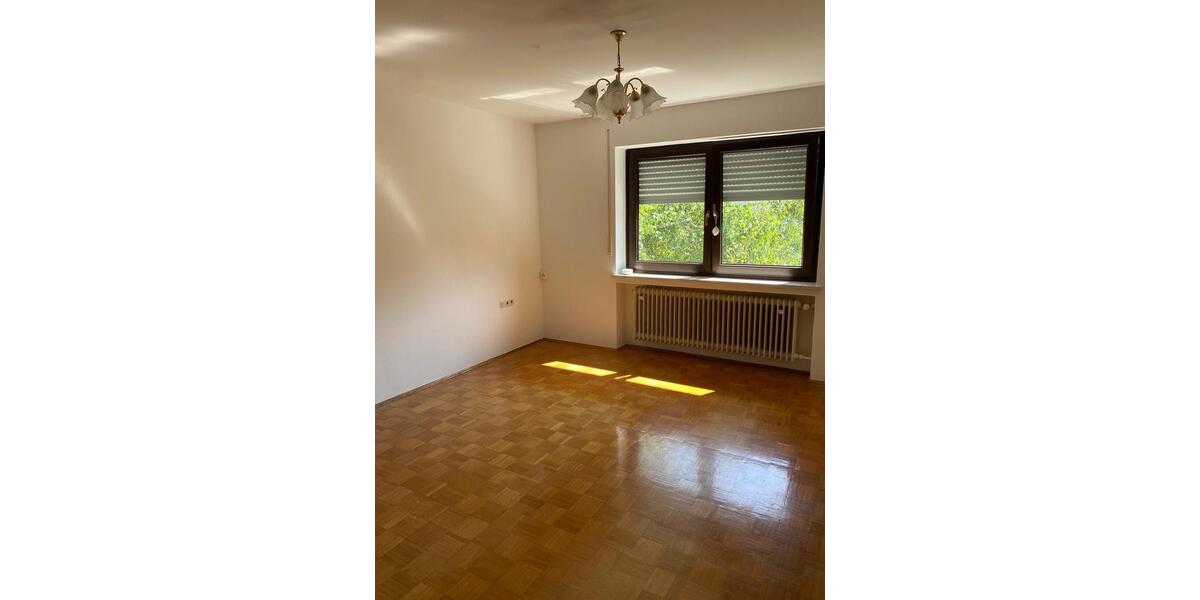 Zentral gelegene 5-Zimmer-Wohnung mit Balkon in Meitingen zimmer