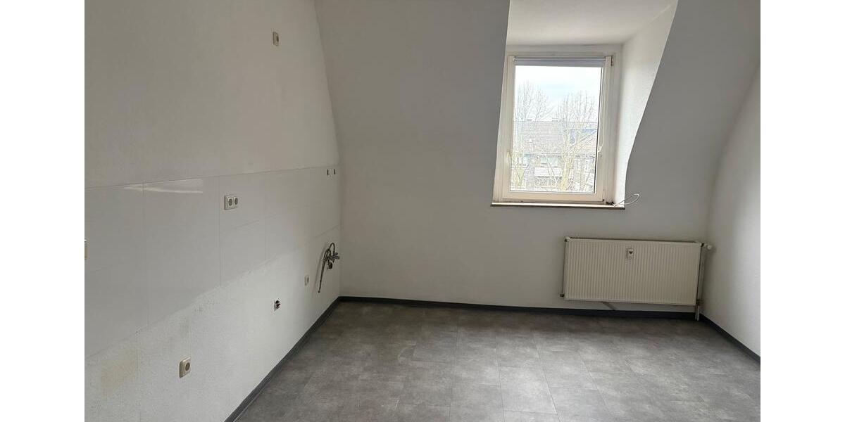 Dachgeschoßwohnung Duisburg Duisburg-Mitte - 3 Zimmer, 90 m&sup2;, 1.100&euro; | Angebot:24963310