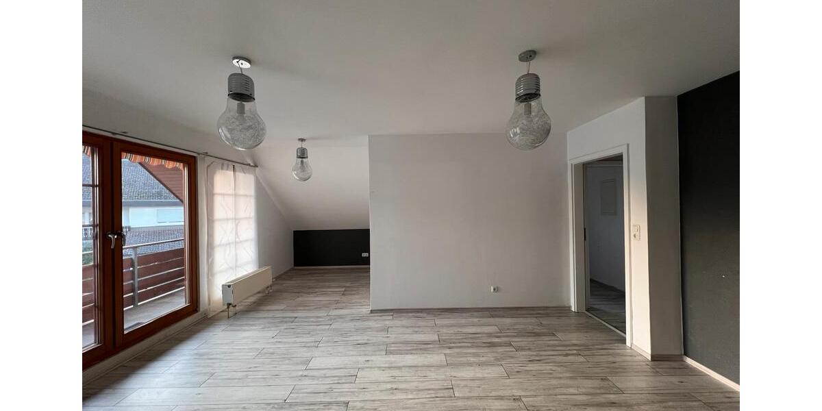 Dachgeschoßwohnung Hausen - 3 Zimmer, 70 m&sup2;, 600&euro; | Angebot:24867779