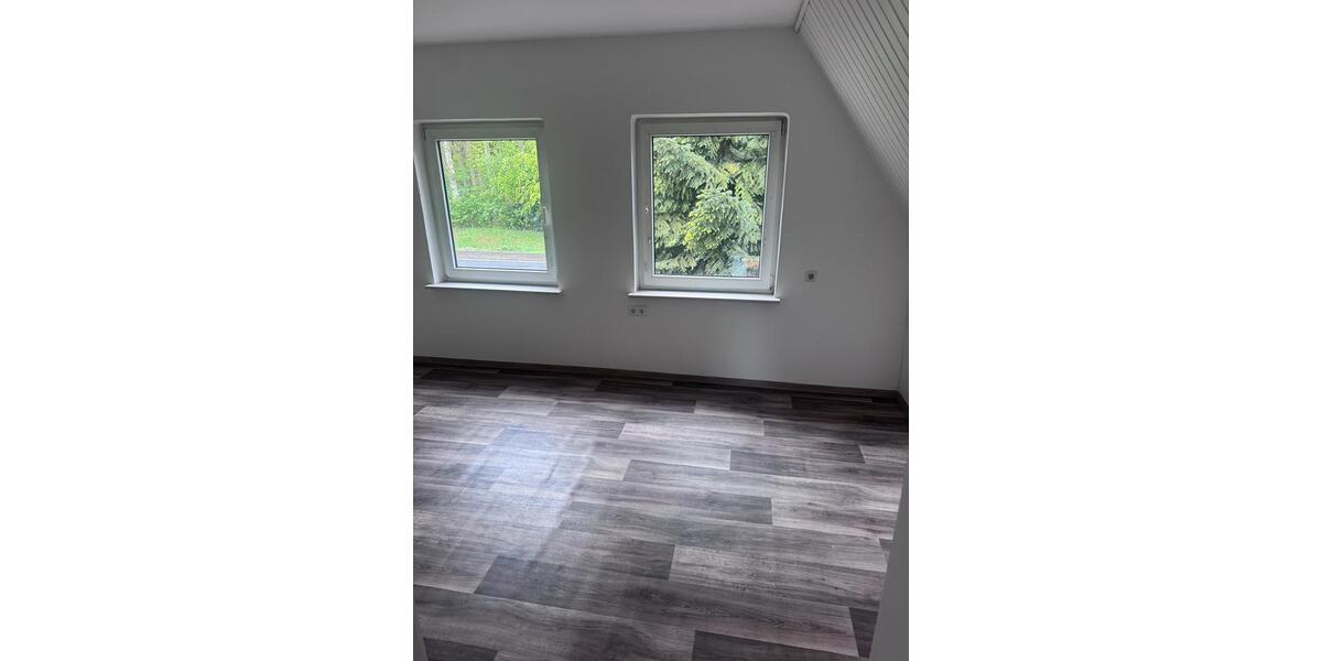 Etagenwohnung Hatten - 6 Zimmer, 130 m&sup2;, 1.130&euro; | Angebot:26564033