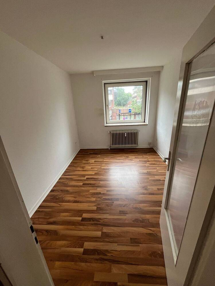 BESICHTIGUNG: DI., 02.09., 17.00 - 17.30 Uhr! Großzügige 4-Zimmer-Wohnung in Schnelsen, 95 m²! Befristete Vermietung für ein Jahr, auch an WG