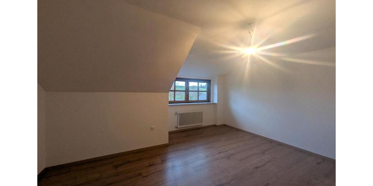 Dachgeschoßwohnung Geisenhausen - 2 Zimmer, 67 m&sup2;, 700&euro; | Angebot:26041342