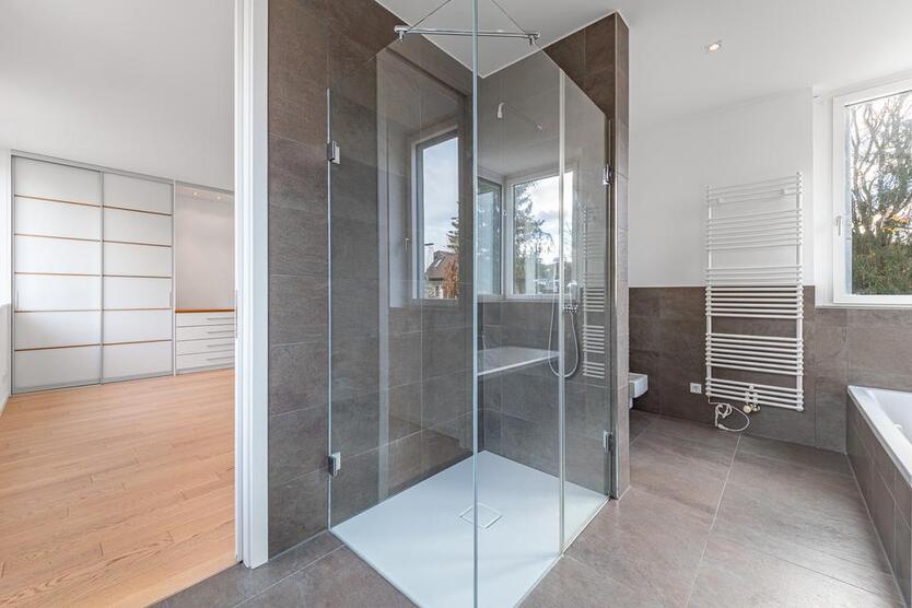 Zur Miete: Luxuriöses Wohnen auf 3 Zimmern in Waldtrudering! zimmer