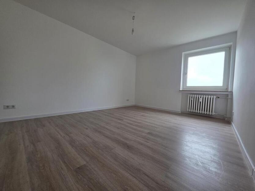 Moderne 3-Zimmer-Wohnung mit fantastischen Ausblick– Frisch Renoviert & Sofort Einzugsbereit zimmer