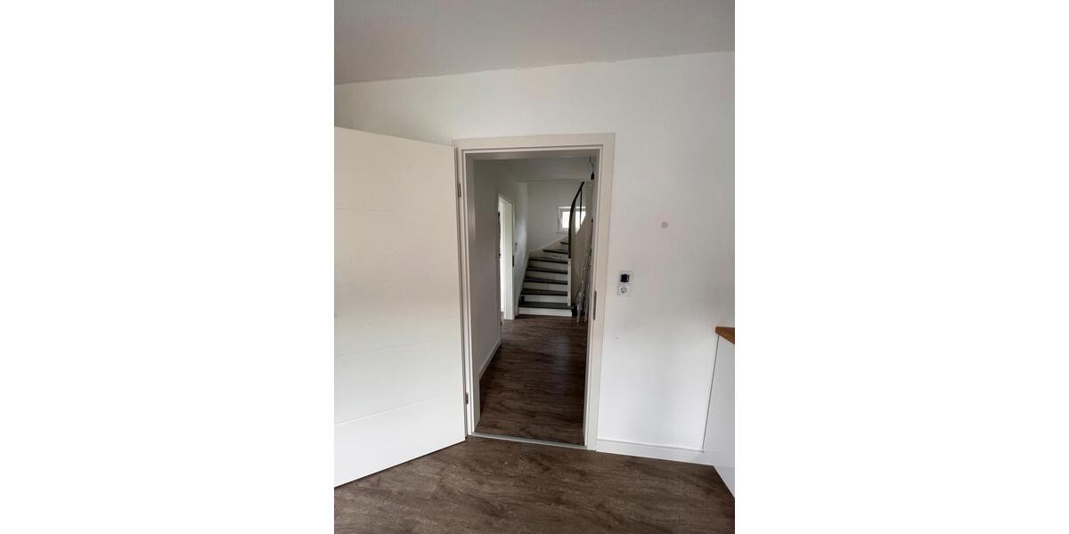 Einfamilienhaus Betzdorf - 3 Zimmer, 92 m&sup2;, 1.200&euro; | Angebot:25931942