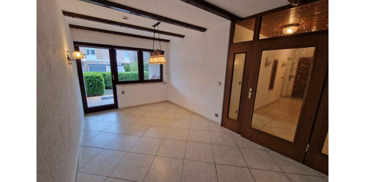 Großzügige 4 Zimmer EG-Wohnung mit Terrasse und Garten 4 zimmer