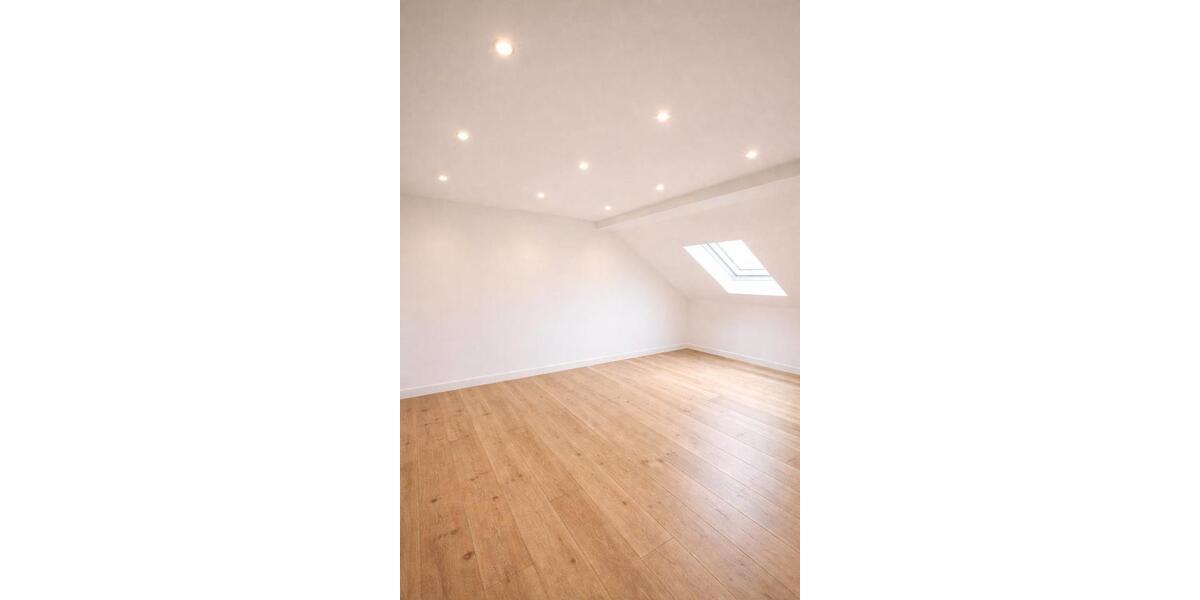 Dachgeschoßwohnung Hof Altstadt - 3 Zimmer, 81 m&sup2;, 890&euro; | Angebot:26381871