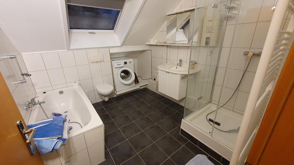 Dachgeschoßwohnung Bergisch Gladbach - 3 Zimmer, 90 m&sup2;, 1.250&euro; | Angebot:22460035