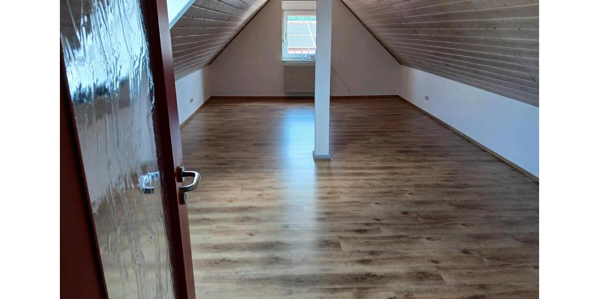 Dachgeschoßwohnung Hohenroth - 2.5 Zimmer, 98 m&sup2;, 620&euro; | Angebot:26515790