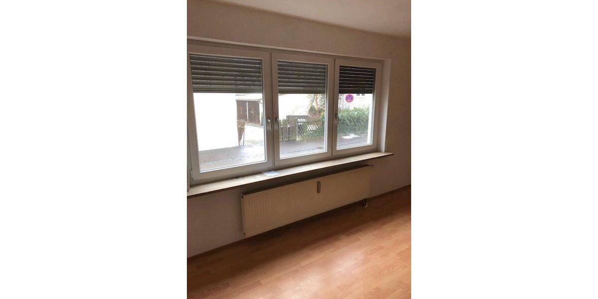 Erdgeschoßwohnung Schwandorf - 6 Zimmer, 120 m&sup2;, 1.100&euro; | Angebot:26223698