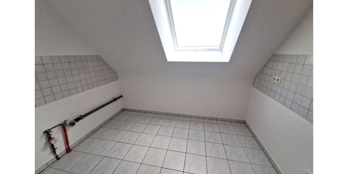 Dachgeschoßwohnung Merseburg - 2 Zimmer, 67 m&sup2;, 530&euro; | Angebot:26236506
