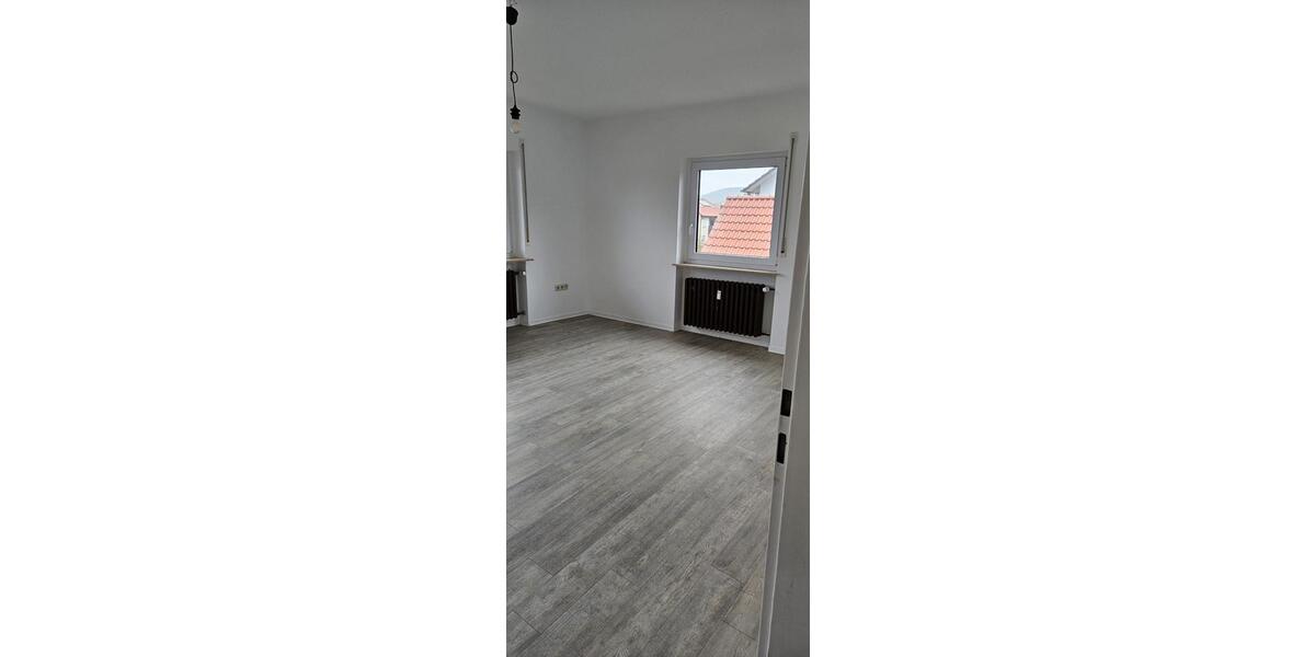 Etagenwohnung Kleinlangheim - 4 Zimmer, 105 m&sup2;, 1.170&euro; | Angebot:25978571