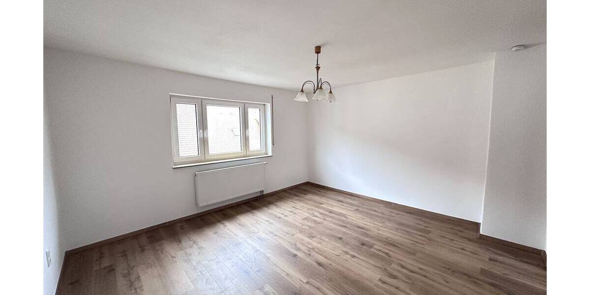 Einfamilienhaus Oberdachstetten - 8 Zimmer, 173 m&sup2;, 1.200&euro; | Angebot:26657158