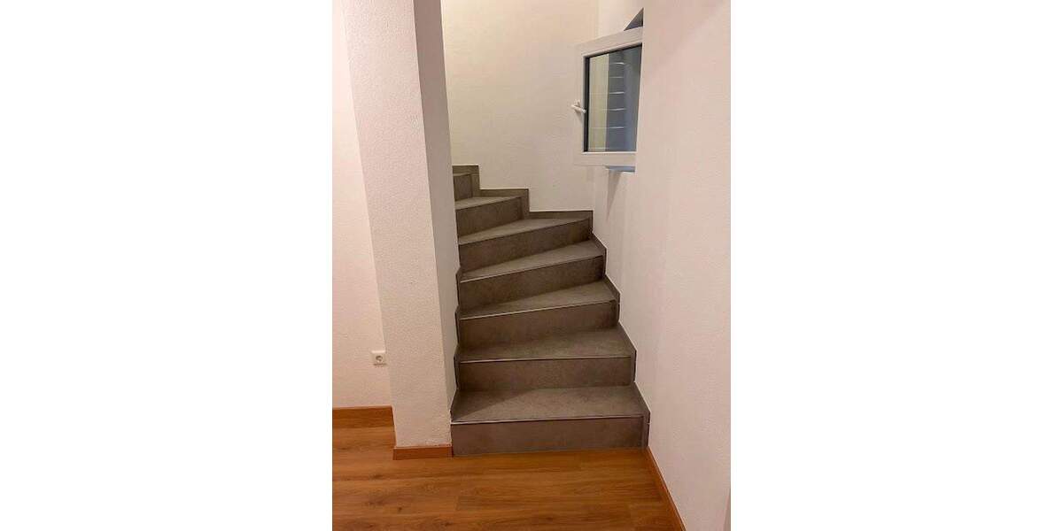 Schöne Doppelhaushälfte 5 zimmer