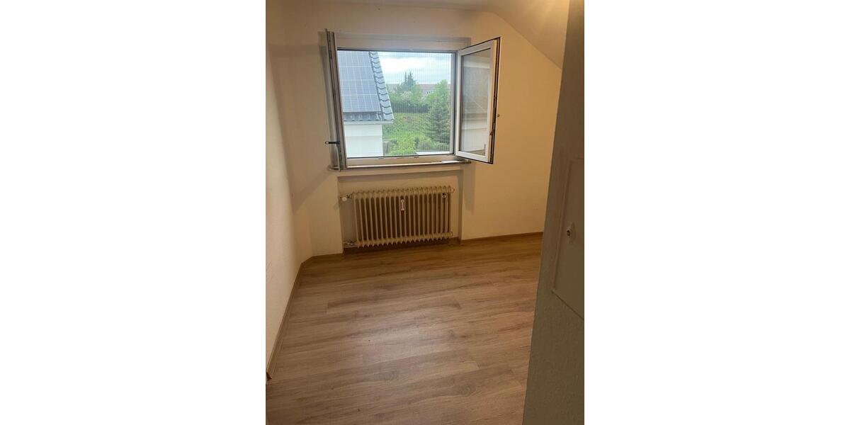 Dachgeschoßwohnung Leonberg - 4 Zimmer, 80 m&sup2;, 1.650&euro; | Angebot:26519368