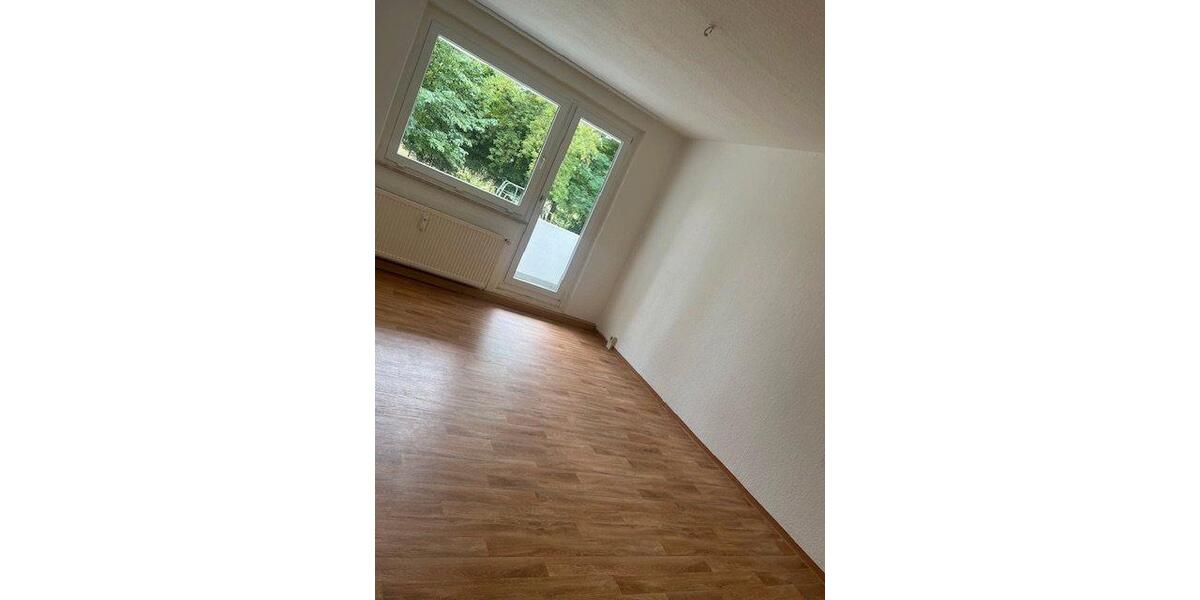 Etagenwohnung Hohenmölsen - 3 Zimmer, 60 m&sup2;, 280&euro; | Angebot:25991449