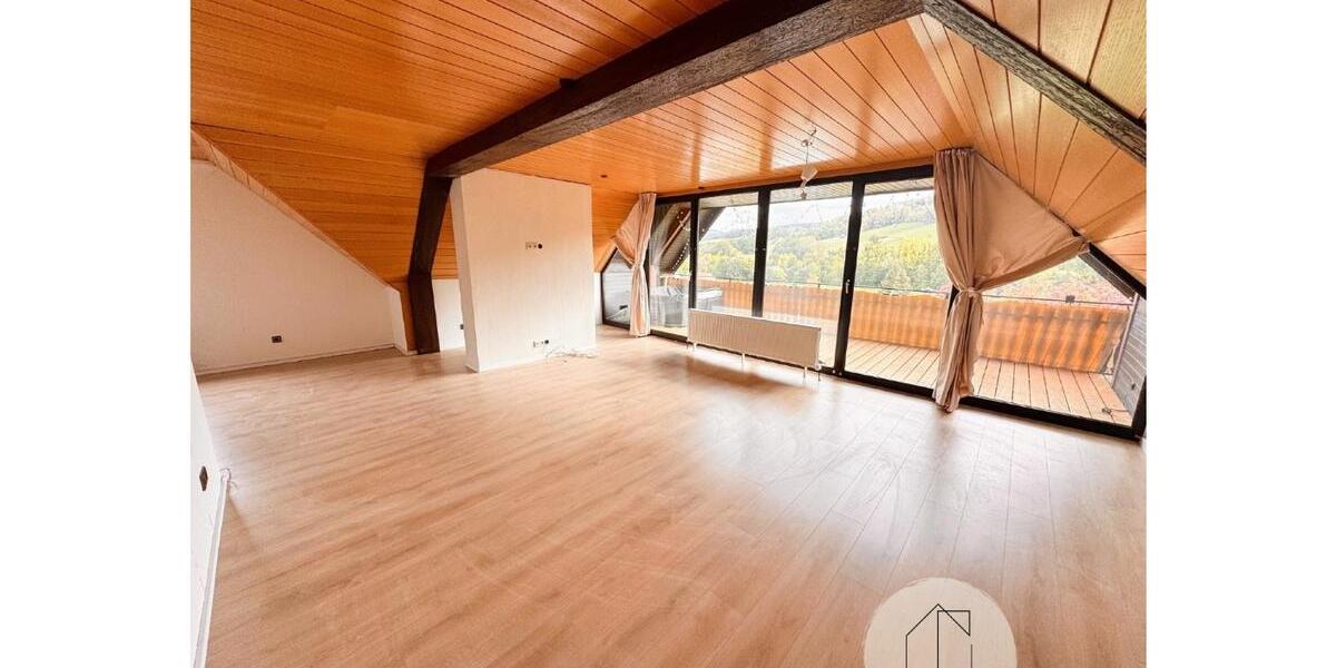 **Gemütliche 3 Zi-Dachgeschosswohnung mit malerischen Loggia-Ausblick bei Bodenwerder zu vermieten** 3 zimmer