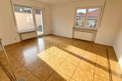 Schöne 3 ZW mit 35 m² Terrasse in ruhiger Lage