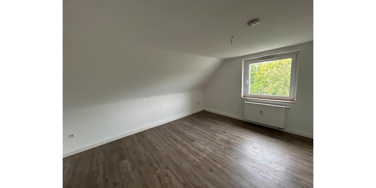Dachgeschoßwohnung Essen Stadtbezirk VI - 3 Zimmer, 72 m&sup2;, 590&euro; | Angebot:26275256