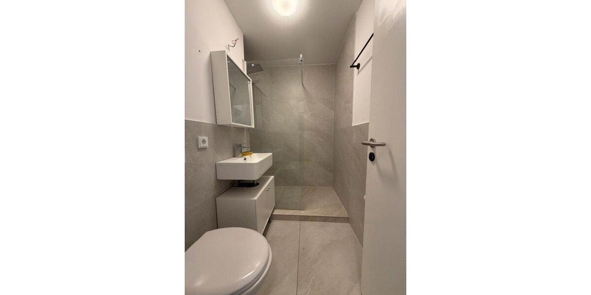 Etagenwohnung Wiesbaden Biebrich - 2 Zimmer, 65 m&sup2;, 1.300&euro; | Angebot:26547117
