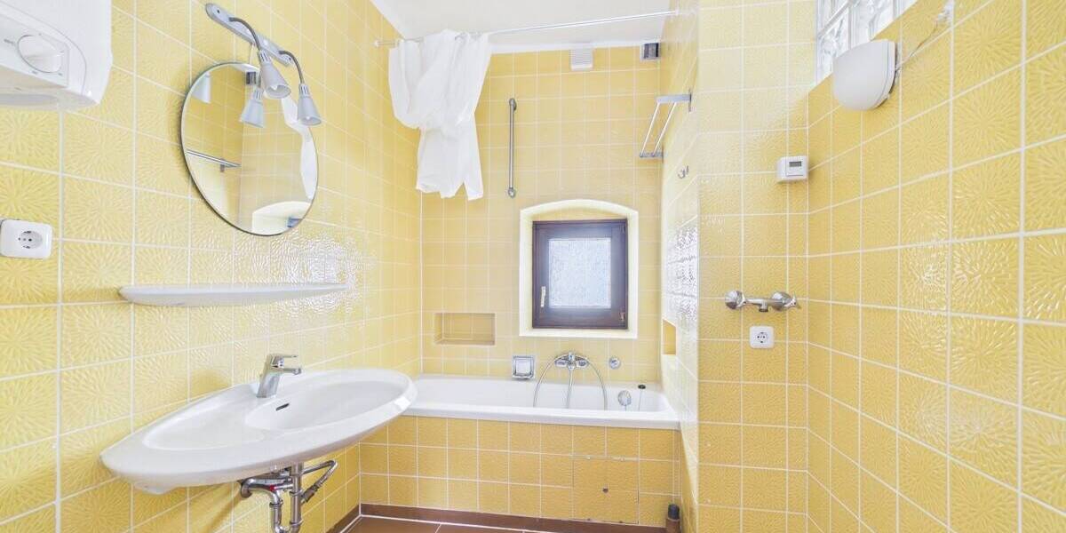 Etagenwohnung Regensburg Innenstadt - 3 Zimmer, 130 m&sup2;, 1.100&euro; | Angebot:26733550