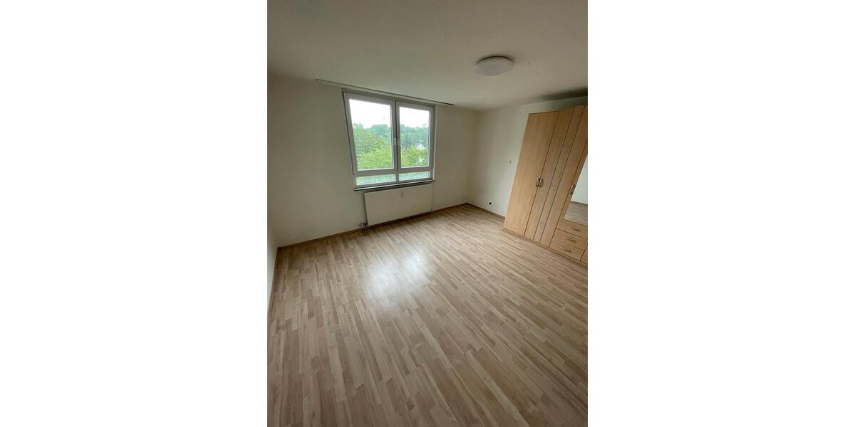 Etagenwohnung Mönchengladbach Süd - 1 Zimmer, 66 m&sup2;, 500&euro; | Angebot:26698733