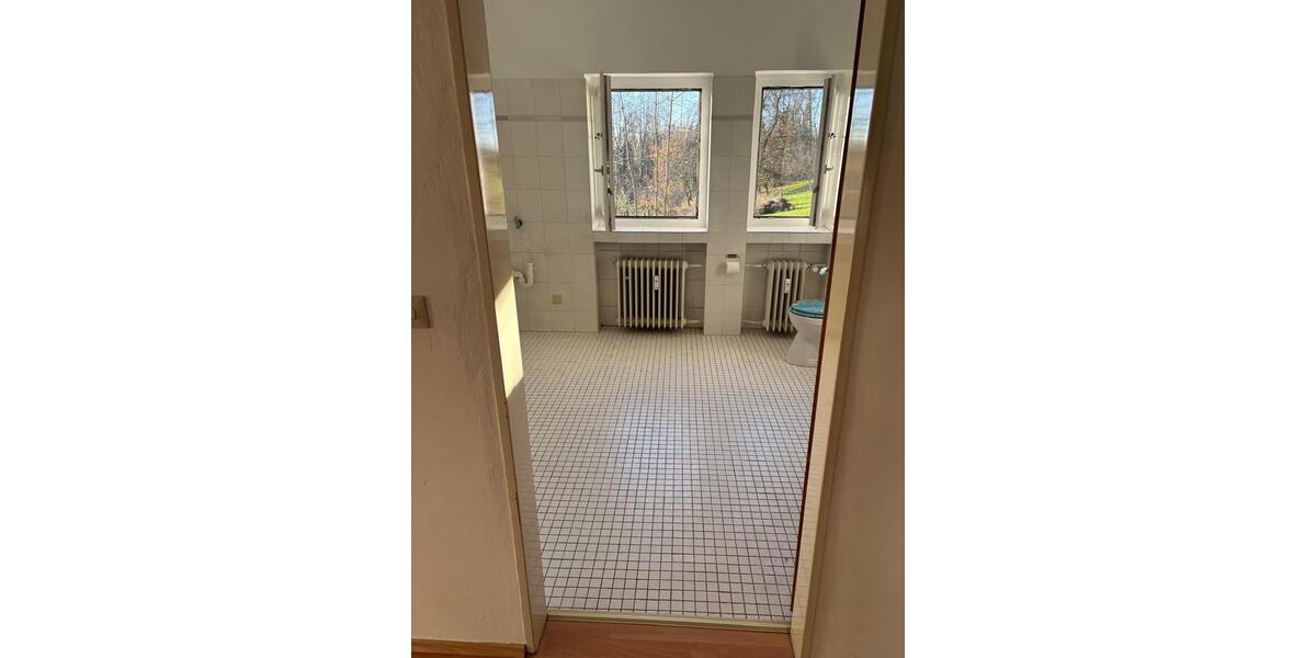 Erdgeschoßwohnung Hennef (Sieg) - 3 Zimmer, 150 m&sup2;, 1.350&euro; | Angebot:23187597