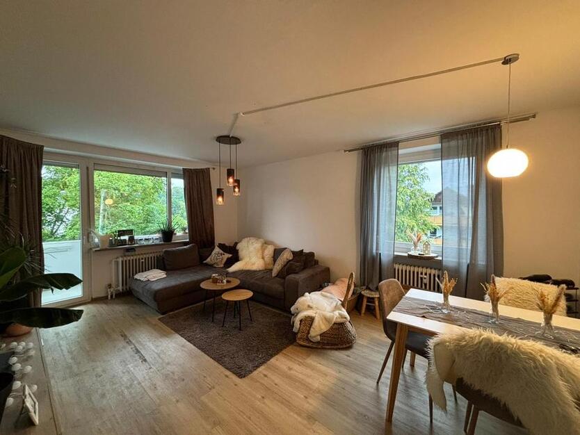 Moderne 2-Zimmer-Wohnung mit Balkon, Stellplatz und Einbauküche – nach Vereinbarung frei