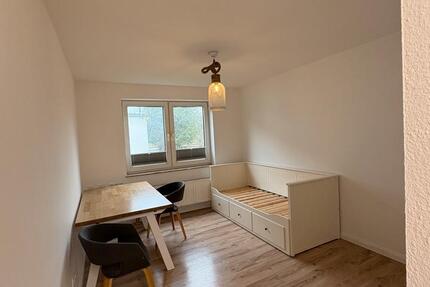 Schöne, helle 1-Zimmer-Wohnung, teilmöbliert 1 zimmer